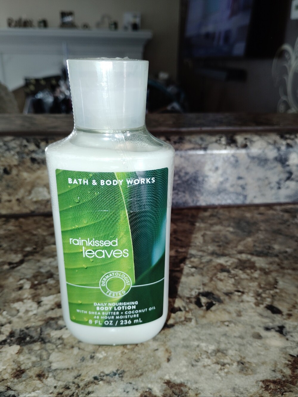 Bath & Body Works Rainkissed Leaves Body Lotion - Green. Sealed